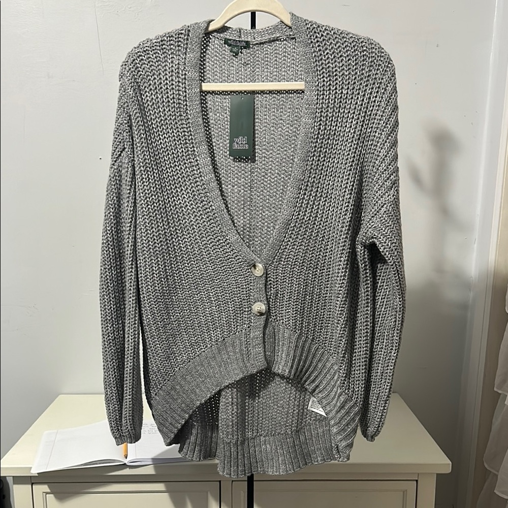 Sweater high low front buttons..